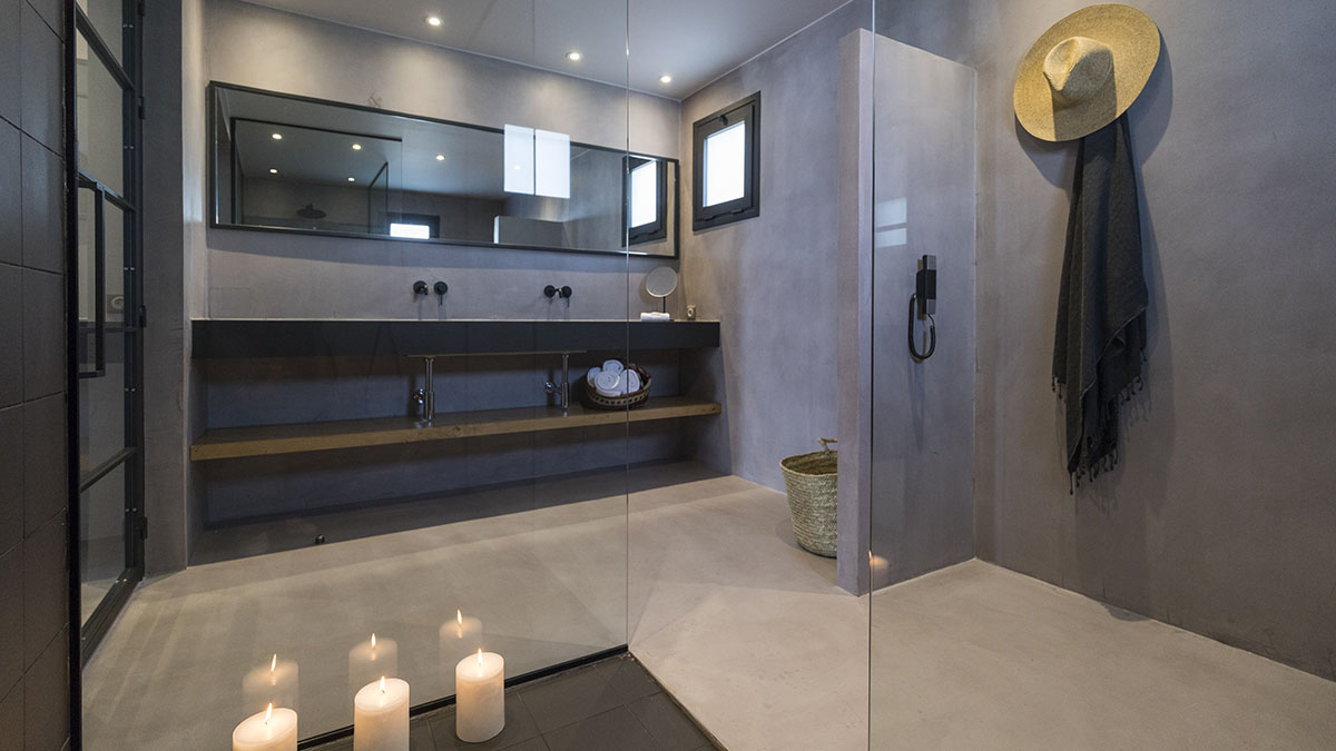 Three Bedroom waterfront Villa private pool (6 pax)